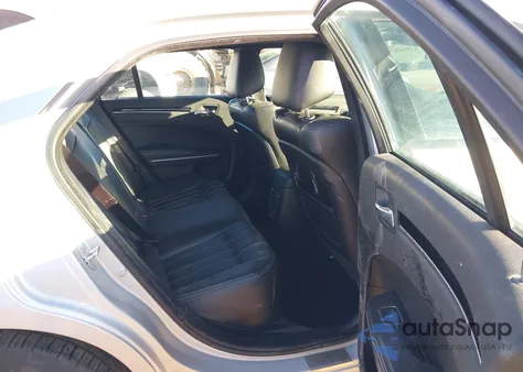 2021 Chrysler 300 300S z USA, uszkodzony, nr VIN 2C3CCABG0MH660663